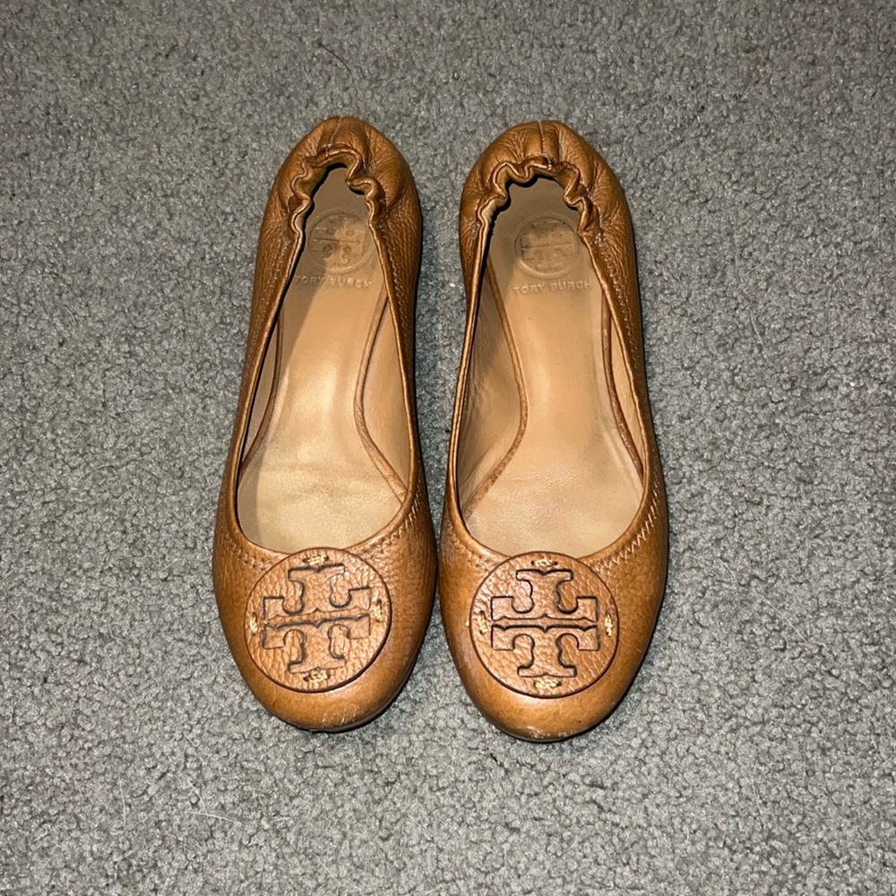 Tory Burch Minnie Leather Logo Tan Size 6